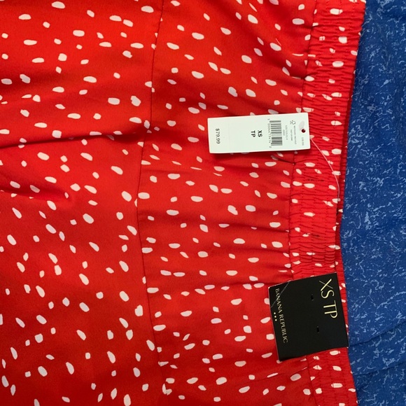 Banana Republic red skirt, size XS, NWT! - Picture 3 of 4